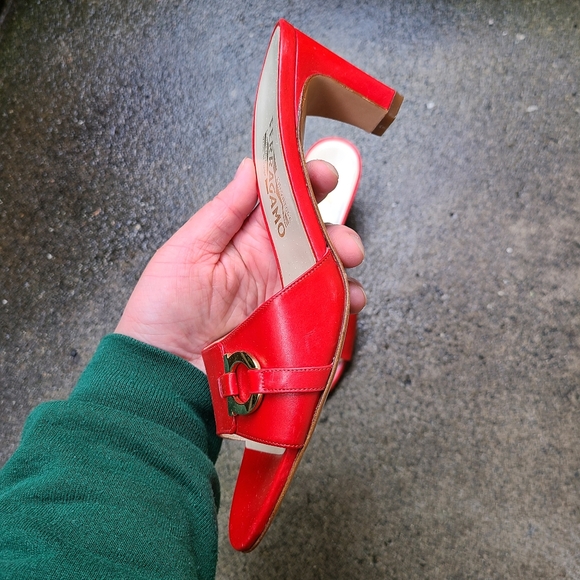 Vintage Salvatore Ferragamo 90s red Gancini mules - Picture 4 of 7